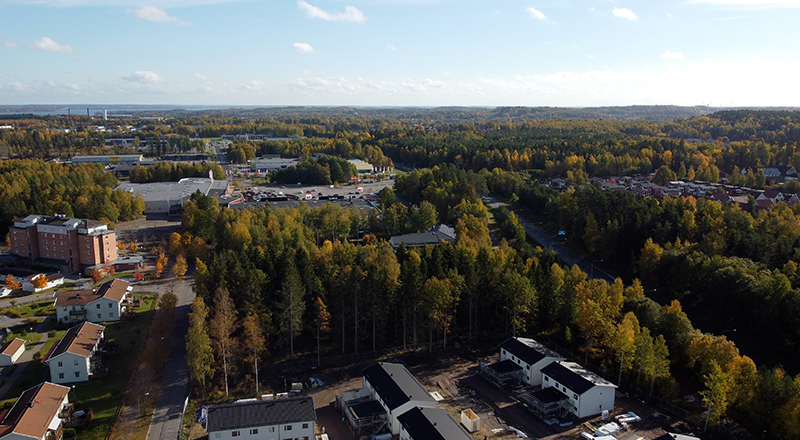 Flygbild över en del av området Bråstorp. Nybyggda området för bostadsrättsföreningen Cyklisten i förgrunden.