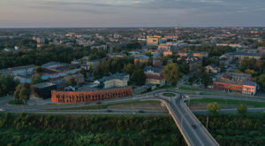 Flygbild över en stad.